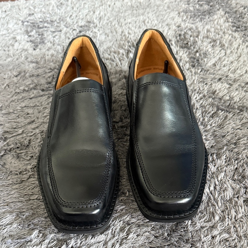 Ecco Men's Classic Black Leather Slip-Ons